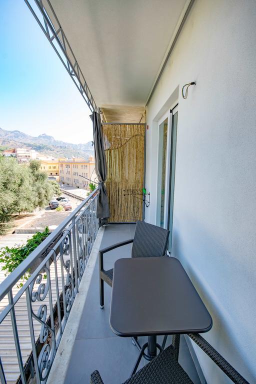 Il Muro Vecchio Studios Giardini Naxos Eksteriør billede
